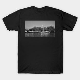 Traditional Broads cruiser sailing up the River Bure, Horning T-Shirt